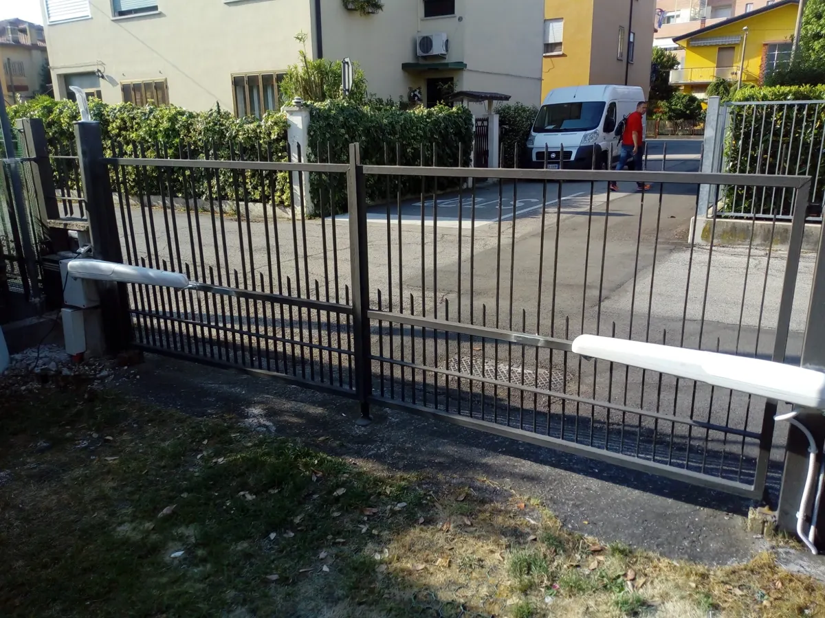 automazione cancelli Cameri – lavoro 71545314